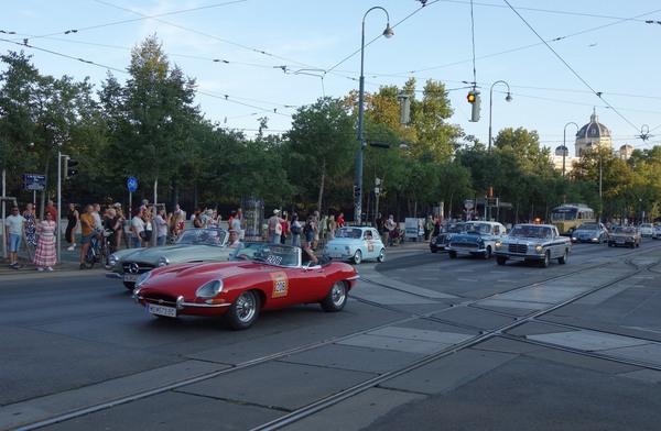 Cabrioletträume der Sechzigerjahre: Jaguar E-Type und Mercedes-Benz 190 SL - Vienna Classic Days 2024