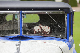 Cadillac 4335 V16 Convertible Coupe (1930) - Handschuhe griffbereit zum Losfahren - 18. ASC-Classic-Gala Schwetzingen 2022