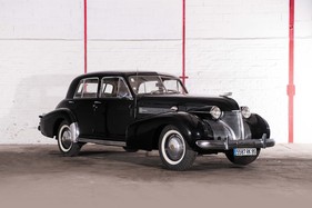 Cadillac 60 Special (1939) - als Lot 46 angeboten an der Artcurial "On the Road" Versteigerung am 9. Oktober 2016