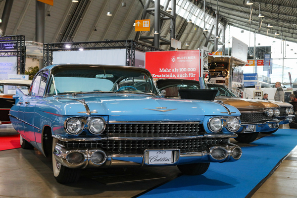 Cadillac 62 Sedan Six-Windows (1959) - der mit den riesigen Flossen, als viertürige Hardtop-Limousine zu verkaufen - 24. Retro Classics 2025