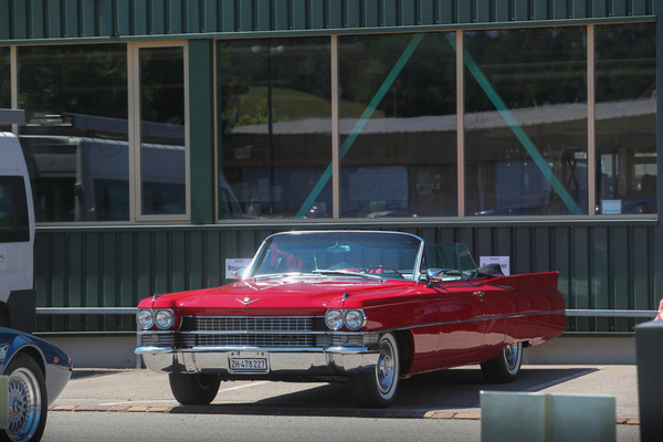 Cadillac Cabriolet mit gestutzten Flügeln - Autohalle Sunday Classics Juni 2022