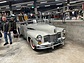 Cadillac Convertible (1941) – No touchy-touchy, only looky-looky, Marc Gassmann versuchte es auf die lustige Weise beim sehr disziplinierten Publikum - Oldtimermesse St. Gallen (© Martin Sigrist, 2025) Cadillac Convertible (1941) – No touchy-touchy, only looky-looky, Marc Gassmann versuchte es auf die lustige Weise beim sehr disziplinierten Publikum - Oldtimermesse St. Gallen (© Martin Sigrist, 2025)