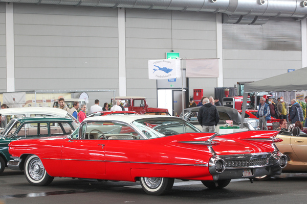 Cadillac Coupé de Ville (1959) - üppiger ging es kaum - Motorworld Classics Bodensee 2022