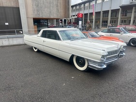 Cadillac Coupé de Ville (1964) – Messerscharfe Kanten samt Heckflosse - Oldtimermesse St. Gallen