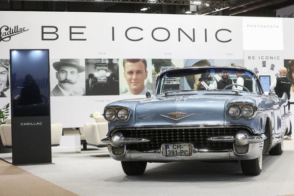 Cadillac Eldorado Biarritz (1958) – so sieht eine Ikone aus, wenn man Cadillac glauben will – Rétromobile Paris 2025