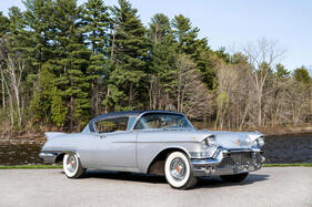 Cadillac Eldorado Seville Hardtop Coupe (1957) - angeboten als Lot 112 an der Bonhams The Greenwich Auction am 4. Juni 2023
