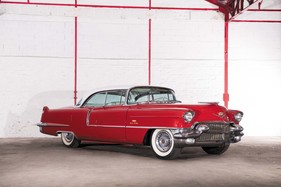 Cadillac Sedan DeVille (1956) - als Lot 39 angeboten an der Artcurial "On the Road" Versteigerung am 9. Oktober 2016