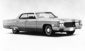 Cadillac Sedan de Ville (1969) - mit klassischen Doppelscheinwerfern