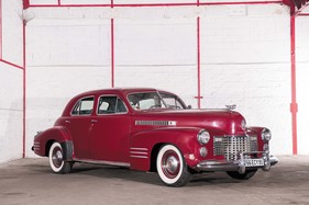 Cadillac Série 62 Sedan (1941) - als Lot 25 angeboten an der Artcurial "On the Road" Versteigerung am 9. Oktober 2016