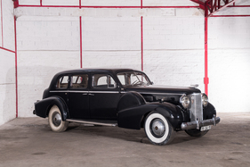 Cadillac Série 75 Limousine 7 places avec séparation (1938) - als Lot 22 angeboten an der Artcurial "On the Road" Versteigerung am 9. Oktober 2016