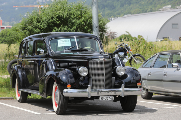 Cadillac Serie 7519 Town Car (1938) - mit 5,7-Liter-V8-Motor - Old Wheels Biel-Bienne 2025