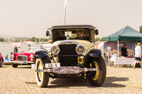 Bild Cadillac Series 314 Golfer Coupé Body by Fisher (1928) Der neue Kurator Strassenverkehr Guido Voigt lenkt das Sammlungsobjekt des Verkehrshauses persönlich auf die Rampe - ZCCA Zug 2025