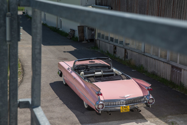 Cadillac Series 62 (1959) - das Verdeck passt unter die Silhouette, die Persenning, die es natürlich auch gab, fehlt