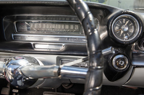 Cadillac Series 62 (1959) - mächtiger Breitbandtacho bis 120 MPH