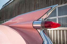 Cadillac Series 62 (1959) - scharfe Flossen und Rückleuchten wie Kanonenkugeln