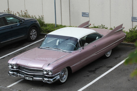 Bild Cadillac Series 62 (1959) - wunderbares Heckflossen-Coupé mit eindrücklichen Dimensionen - AMAG Classic Day 2022