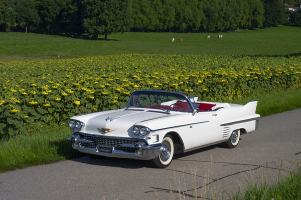 Image: Cadillac Series 62 Convertible (1958) - as lot 75 at the "Classic Automobiles & Motorcycles" auction of the Oldtimer Gallery in Toffen on October 18, 2025
