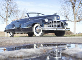 Cadillac Series 62 Convertible Coupe (1946) - als Lot 104 angeboten an der Bonhams-Versteigerung von Scottsdale am 15. Januar 2015