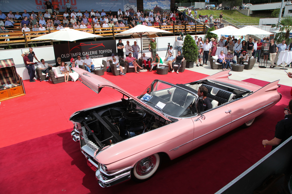 Cadillac Series 62 Convertible "Pink Cadillac" (1959) - als Lot 26 an der Versteigerung der Oldtimer Galerie auf dem Dolder am 16. Juni 2018