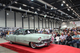 Cadillac Series 62 Coupé de Ville (1954) - als Lot 24 anlässlich der Versteigerung der Oldtimer Galerie an der Swiss Classic World Luzern am 28. Mai 2022