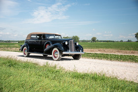 Cadillac Series 85 V-12 Convertible Sedan by Fleetwood (1936) - Lot 254 an der RM/Sotheby's Hershey Versteigerung vom 4./5. Oktober 2023