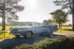 Cadillac Sixty-Two Convertible (1959) – Gewinner des Preises "Most Exciting Design" beim Zoute Concours d'Élégance Cadillac Sixty-Two Convertible (1959) – Gewinner des Preises "Most Exciting Design" beim Zoute Concours d'Élégance