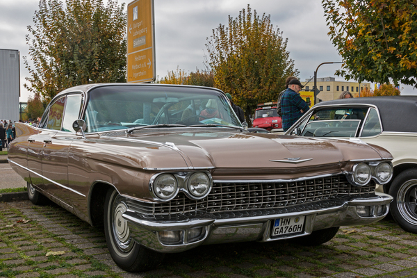 Cadillac Sixty-Two Six-Window Sedan – Retro-Saisonabschluss 2024
