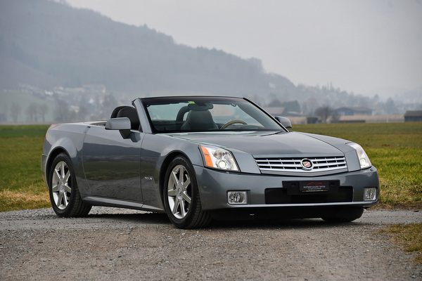 Cadillac XLR Roadster 4.6 32V (2004) - als Lot 111 angeboten an der Frühlingsversteigerung der Oldtimer Galerie Toffen am 25. März 2023