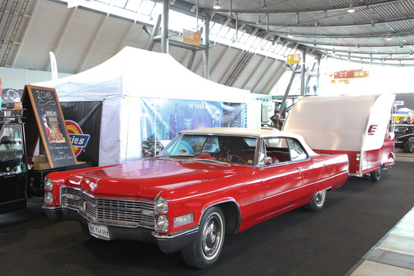 Bild: Cadillac mit passendem Wohnwagen - Retro Classics Stuttgart 2018