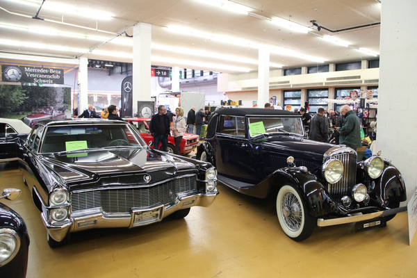 Image: Cadillac and Derby Bentley from 1937 - Oldtimermesse St. Gallen 2018