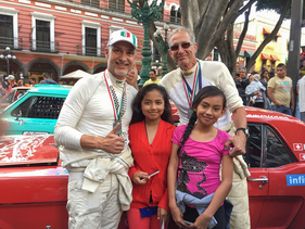 Carrera Panamericana 2016 - 14.10. Querétaro nach Puebla - Posieren mit Fans - Aus dem Tagebuch eines Teilnehmers