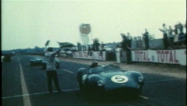 Carroll Shelby fuhr 1959 zum ersten Mal in Le Mans und siegte! Der Plan von Aston Martin geht auf! - Standbild aus dem Film The Snake and the Stallion
