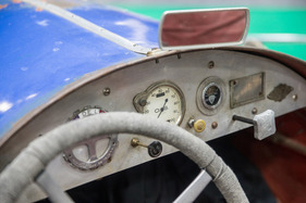 Castarede TM (1938) - kein Firlefanz im Cockpit - Rétromobile Paris 2022