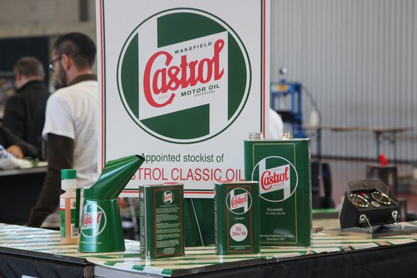 Castrol mit dem traditionellen Markenzeichen - Oldtimer- und Teilemarkt Winterthur 12./13. November 2016