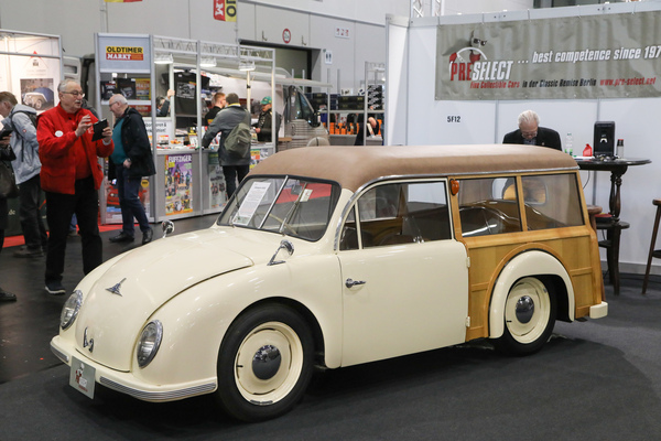 Bild Champion 500 G (1954) - damals sollen nur 20 Stück gebaugt worden sein, Kombi des zweisitzigen Champions mit Woodie-Aufbau - Bremen Classic Motorshow 2023