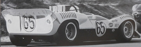 Chaparral 2A 1965 mit Heckspoiler - Man beachte die stabile Abstützung des rechten Frontspoilers, der einen Hinweis gibt auf die einwirkenden Luft- Kräfte