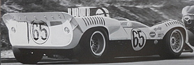 Chaparral 2A 1965 mit Heckspoiler - Man beachte die stabile Abstützung des rechten Frontspoilers, der einen Hinweis gibt auf die einwirkenden Luft- Kräfte