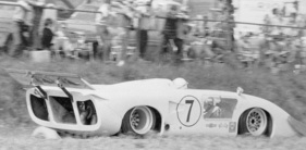 ... und in den Kurven auch nicht besser (man beachte die starke Seitenneigung).