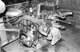 Chaparral 2J (1970) – Hybrid der anderen Art: Zweizylinder-Zweitakter huckepack hinter dem Chevrolet-V8 Chaparral 2J (1970) – Hybrid der anderen Art: Zweizylinder-Zweitakter huckepack hinter dem Chevrolet-V8