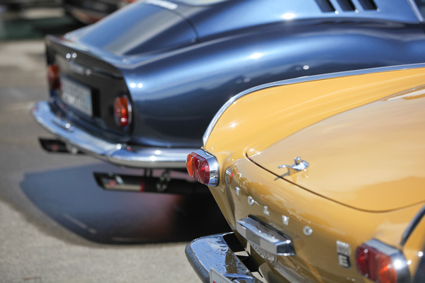Charakteristische Heckdesigns - Volvo P 1800 S und Ferrari 275 GTB - Dolder Classics Mai 2017