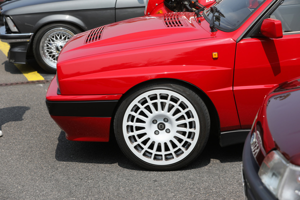 Charakteristisches Raddesign an diesem Lancia Delta - Youngtimer Stockental 2025