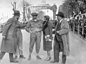 Charly Caracciola mit ihrem Mann, Alfred Neubauer rechts im Bild - Mille Miglia (1931)