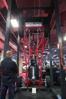 Chassis eines Vorkriegs-Ford, aufbereitet, um ein heisser Hot Rod zu werden - Rétromobile Paris 2019