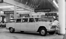 Checker Aerobus (1964) - ein 9-Sitzer mit sieben Türen und Chrysler-Motor auf knapp sechs Metern Länge - am Genfer Autosalon 1964