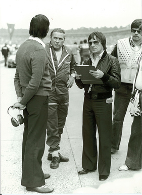 Chefsache - Formel-1-Promotor Bernie Ecclestone und Sicherheitsexperte Linge besprechen 1977 Sicherheitsfragen
