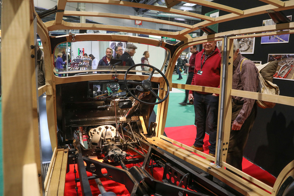 Chenard & Walcker Aigle 20 Type 22 R (1937) - Blick durch das Interieur - Rétromobile Paris 2024