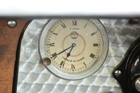 Chenard & Walcker T3 (1924) - die Uhr läuft offensichtlich vier Tage ohne Aufziehen