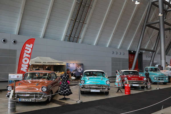 Bild Chevrolet Bel Air (1957) - zusammen mit anderen US-Klassikern in der Halle 3 - 24. Retro Classics 2025