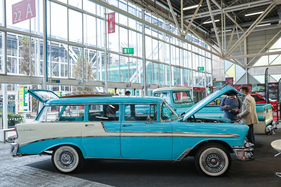 Chevrolet Bel Air Beauville (1956) - Station Wagon mit 9 Sitzplätzen, einer von eher wenigen Amerikaner der Fünfzigerjahre in Bologna - 42. Auto e Moto d'Epoca 2025
