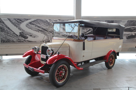 Chevrolet Bus (1926) - zum Personentransport umgebaut - Ausstellung "Gotthard" im Pantheon 2016